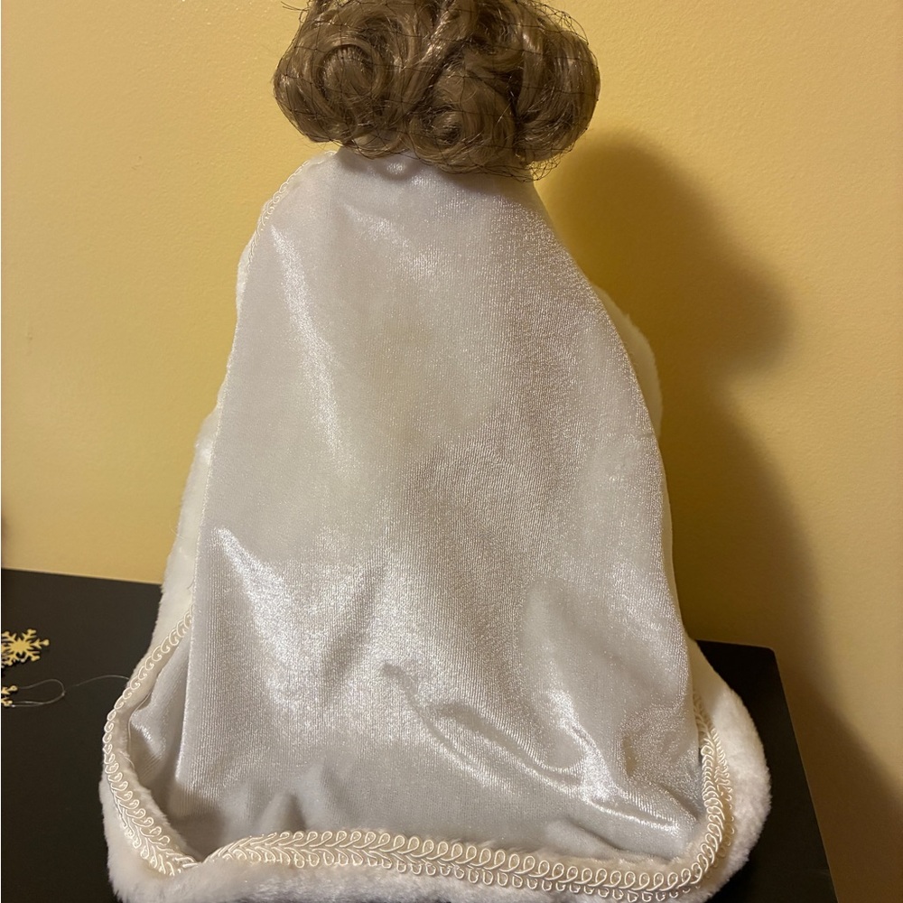 Danbury Mint Storybook Collection Snow Queen Porcelain Doll in Cream Satin Dress - Picture 4 of 9